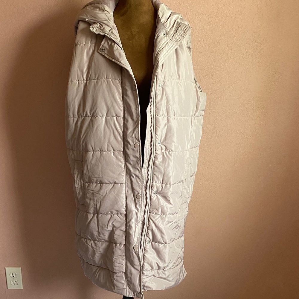 OUTDOOR COLLECTION Women's Quilted Hooded Vest in Cream
